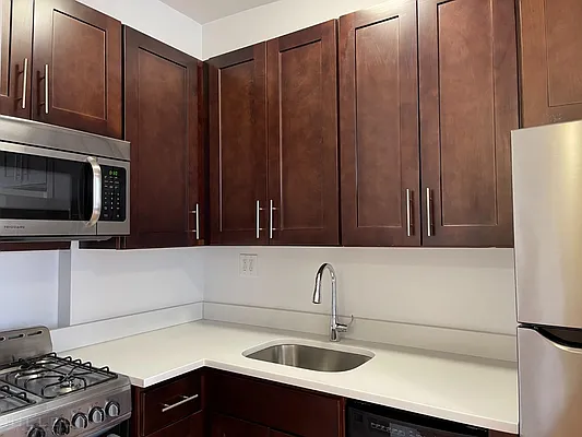 Rented by Hillel Realty Group | media 4