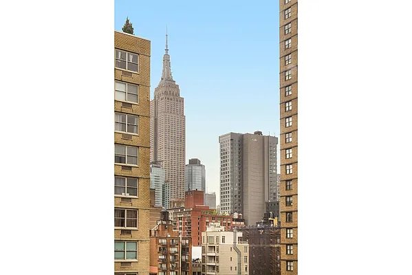 Sold by Warburg | media 6