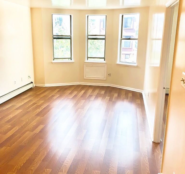 2nd image of 1520 Pacific St #2