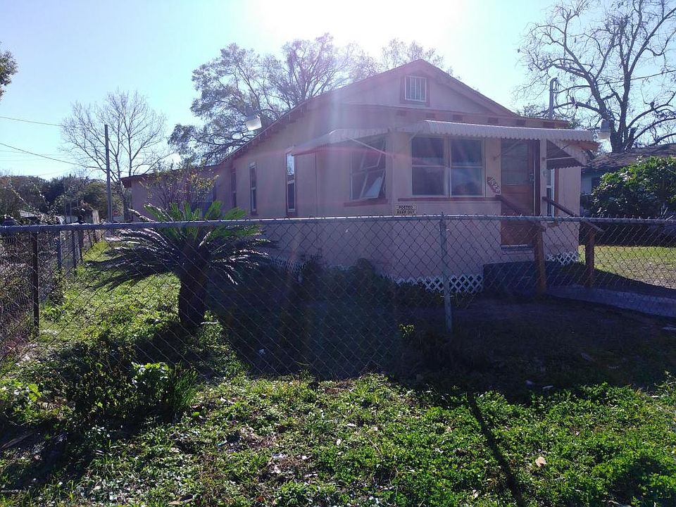 2nd image of 1822 W 3rd St