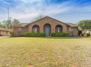 112 Caulder Dr, Chickasha, OK 73018