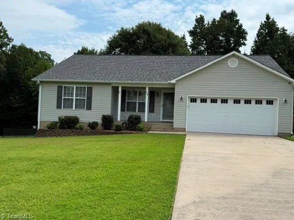 194 Briarcreek Dr, Winston Salem, NC 27107
