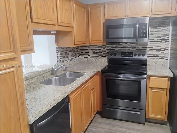 4th image of 1025 SE 2nd Ave
