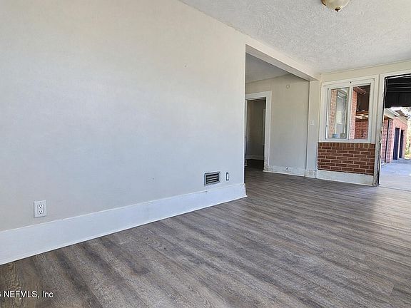 12th image of 9604 WOODLAND Avenue
