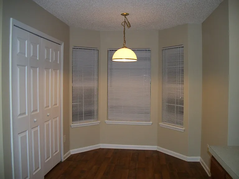5562 Bennington Dr — Photo 5