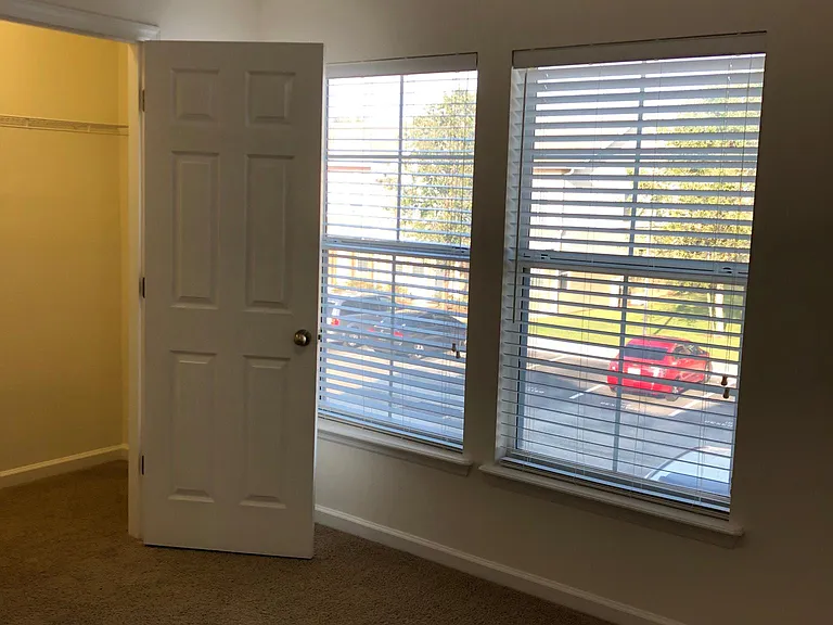 13014 Sunset Lake Dr — Photo 24
