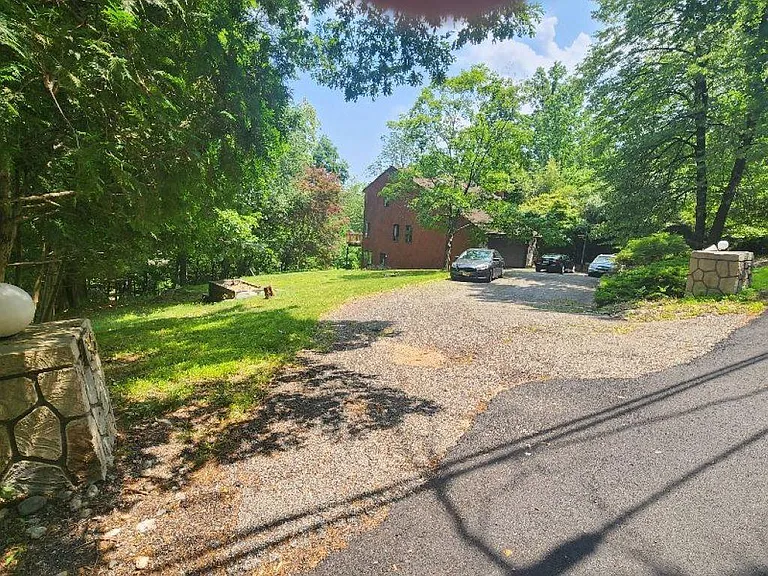 35 Rockledge Rd — Photo 3