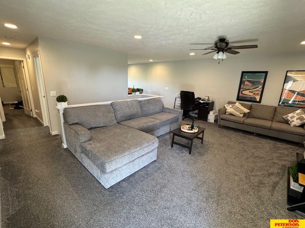 3545 Little Bluestem Rd, Fremont, NE 68025