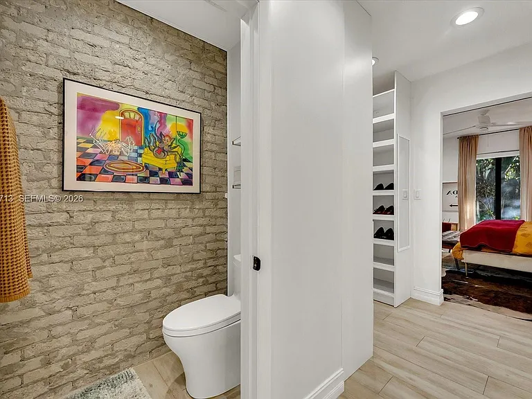 8225 NE 8th Ct — Photo 17