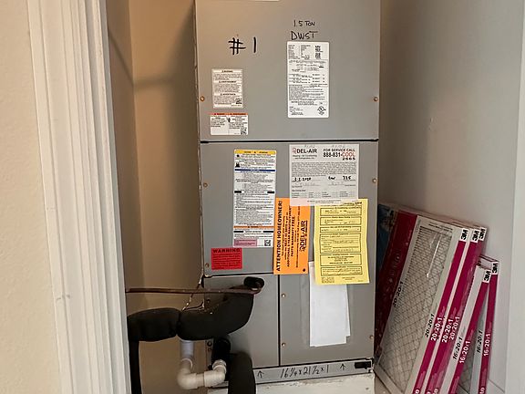 4th image of 1655 Chatsworth Cir