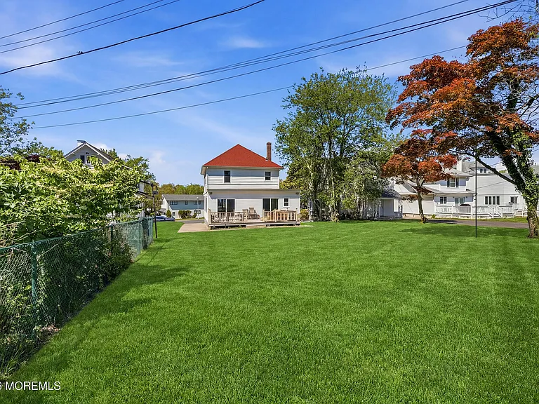 74 Poplar Ave — Photo 35