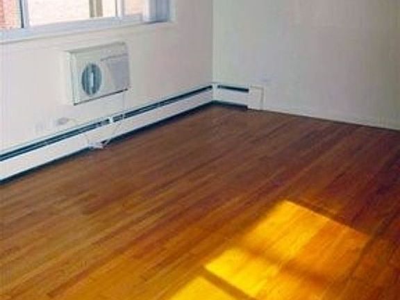 5th image of 528 W Wellington Ave #201