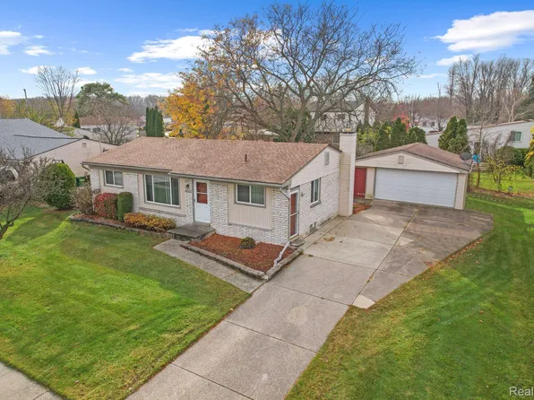 50069 Peggy Ln, Chesterfield, MI 48047