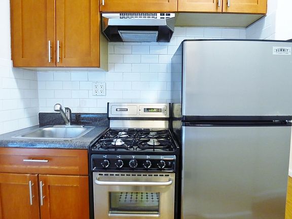 2nd image of 236 E 80th St APT 6