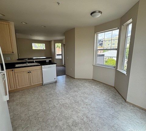 5th image of 1409 Queen Anne Ave N #504