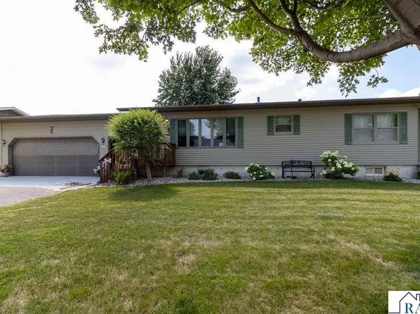 607 E Nathan St, Lake Crystal, MN 56055