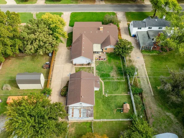 1707 Sunset Dr, Augusta, KS 67010