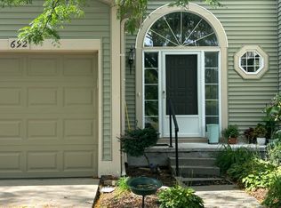 692 Liberty Pointe Dr, Ann Arbor, MI 48103