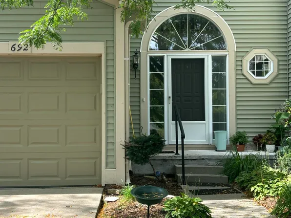 692 Liberty Pointe Dr, Ann Arbor, MI 48103