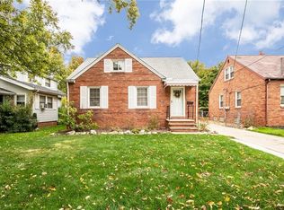 1527 Winchester Rd, Lyndhurst, OH 44124