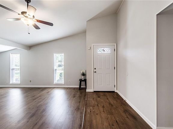 5th image of 1379 Beechwood Dr
