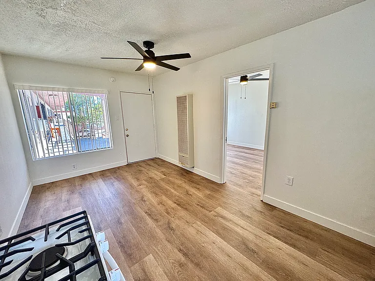 Whitsett Ave — Photo 8