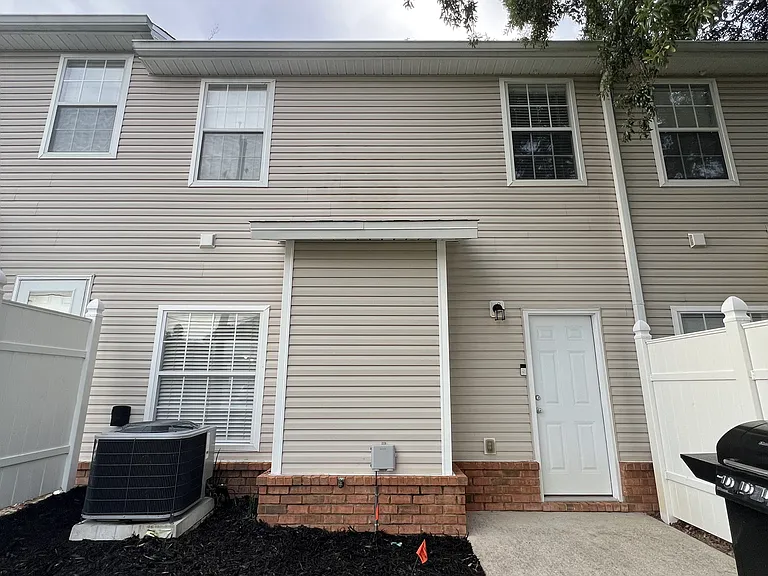 127 Farrah Ave — Photo 3