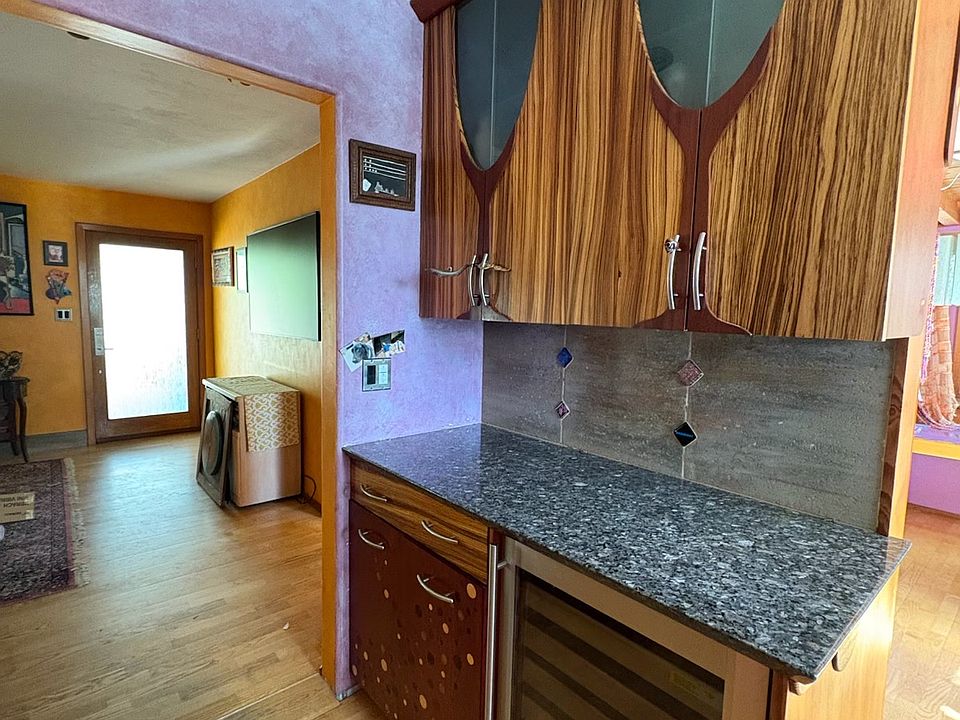 1st image of 347 Glenmont Dr