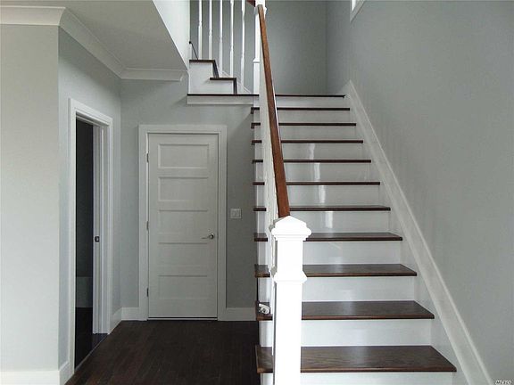 3rd image of 830 Venetian Blvd