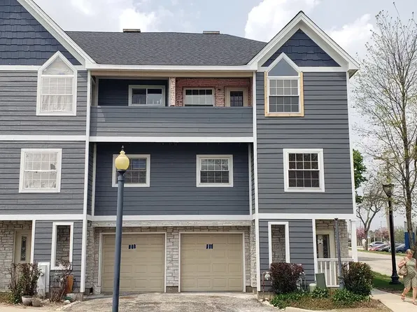 104 Lesley Ln, Crystal Lake, IL 60014
