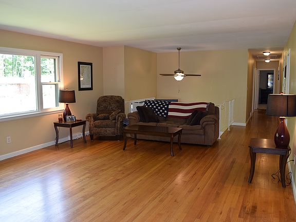 2nd image of 102 Acorn Dr