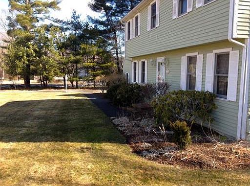 3rd image of 28 Trudeau Ln