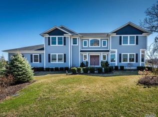 8 Southland Dr, Glen Cove, NY 11542
