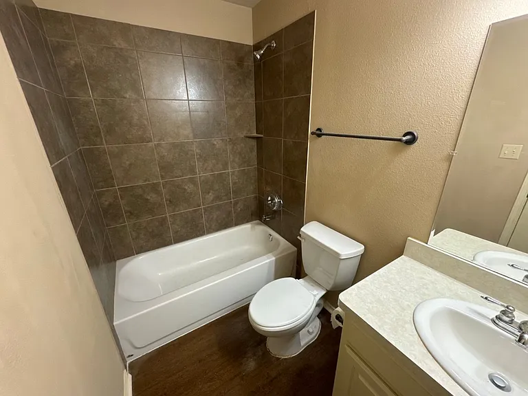 2725 Lovers Ln — Photo 26