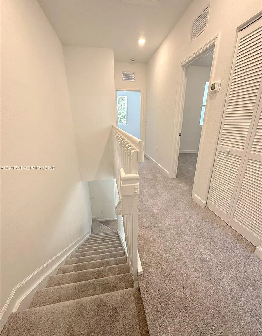 3 bed, 1600 sqft, $2,500 — Photo 4