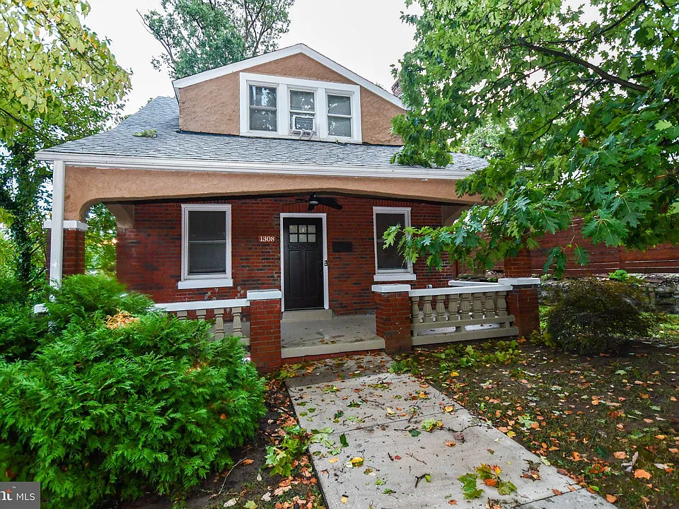 1308 45th Pl SE