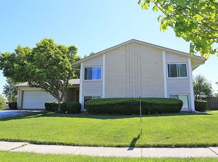 1465 Mitchell Trl, Elk Grove Village, IL 60007