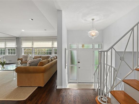 4th image of 22 Copper Beech Cir