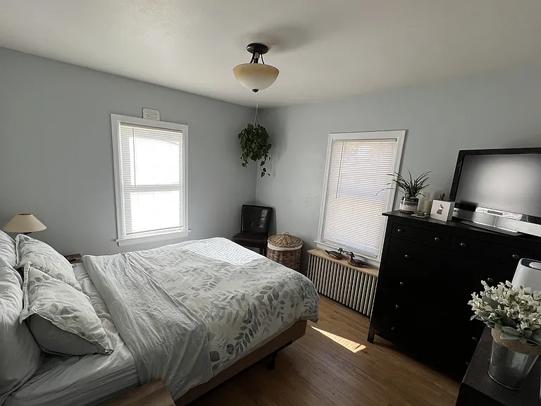 1015 Steele St — Photo 1
