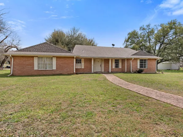 608 E Barton St, Calvert, TX 77837