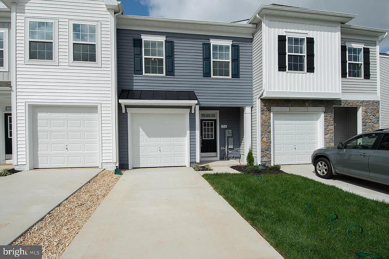3 bed, 2.5 bath, 1900 sqft, $1,900 — Photo 4