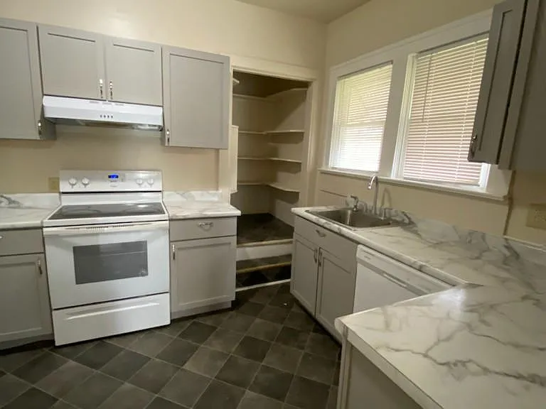 602 N Fountain St — Photo 8