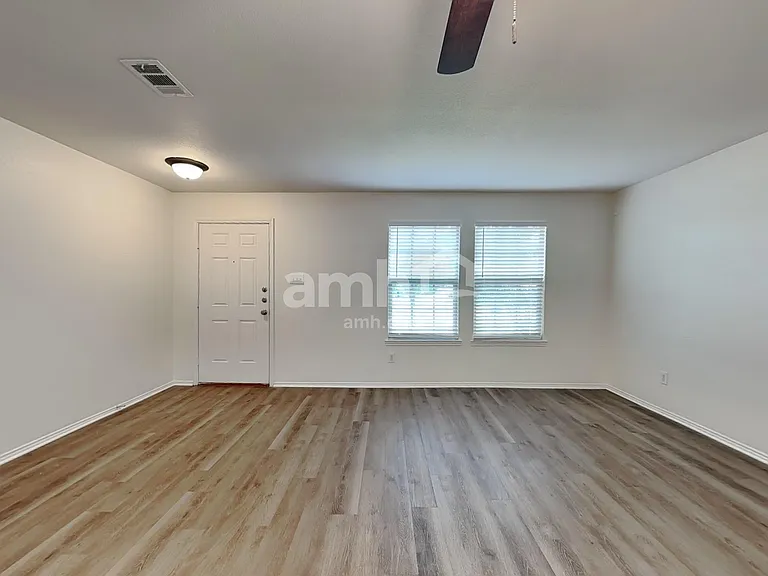 506 Azalea Dr — Photo 7