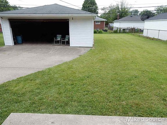 4th image of 22004 Sunnydale St