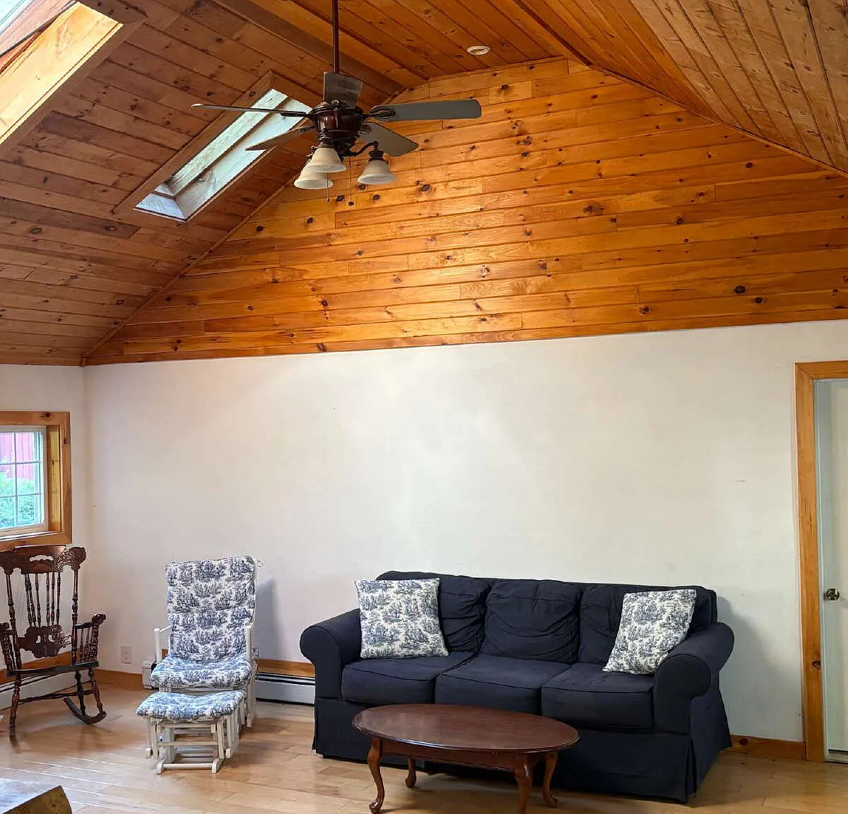 3 bed, 2.5 bath, 1881 sqft, $3,200 — Photo 3