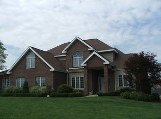 1105 Blackthorne Dr, Jeannette, PA