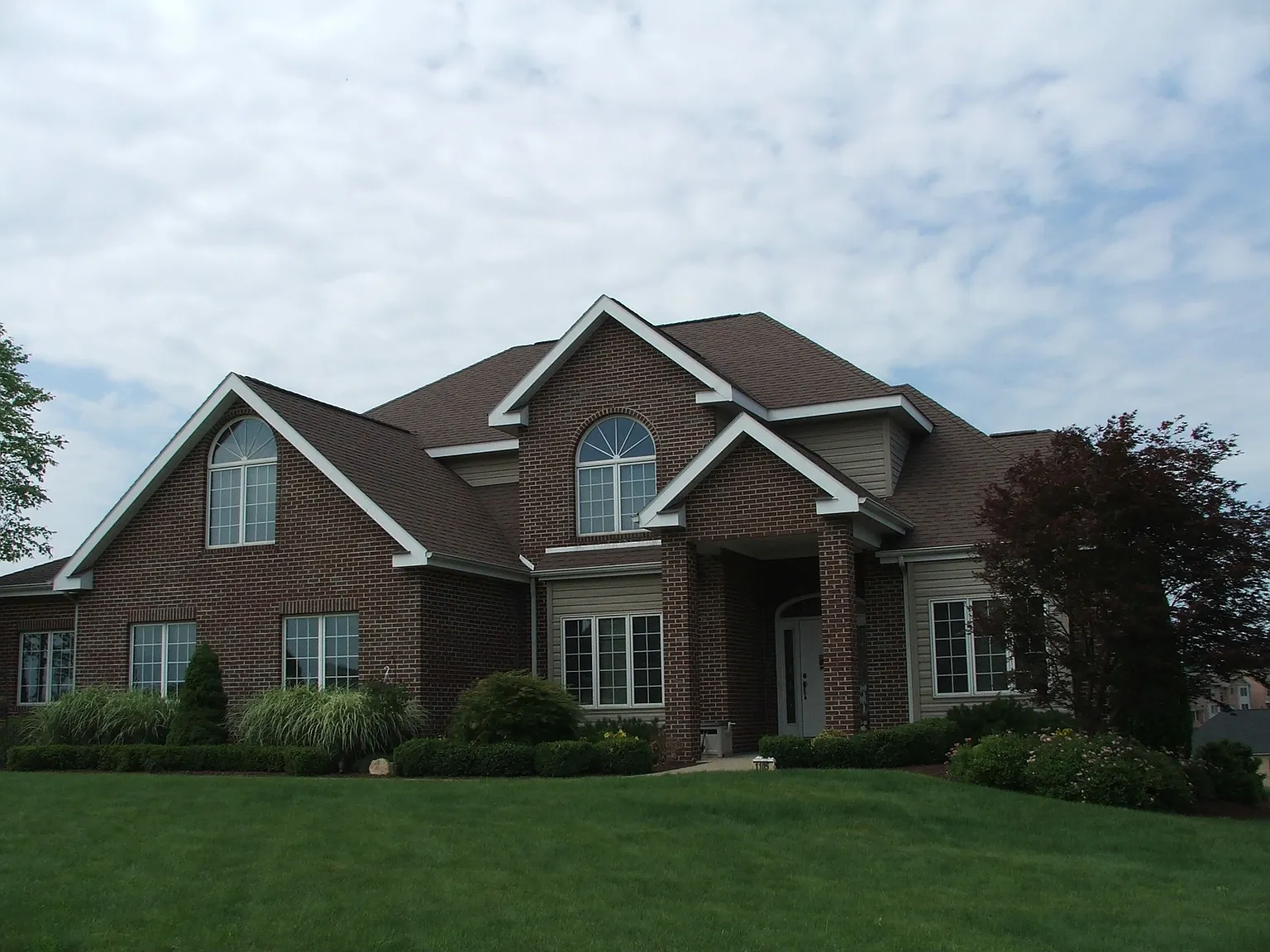 1105 Blackthorne Dr photo 1