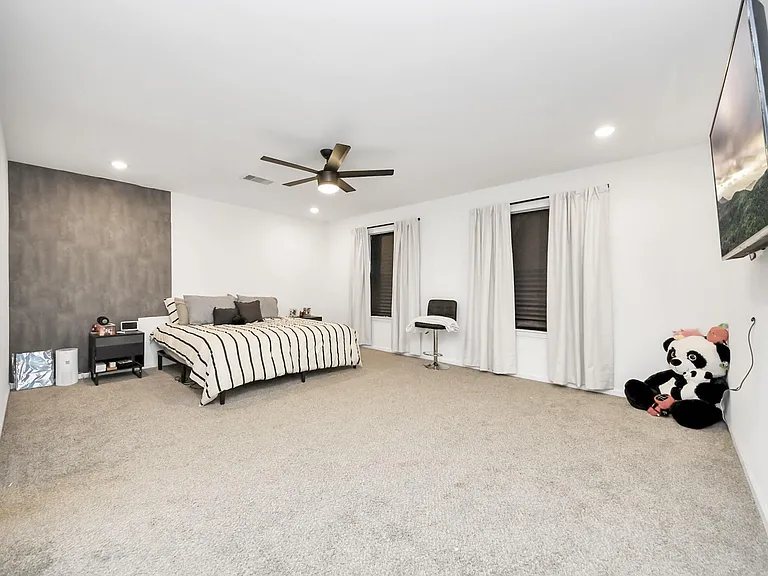 4613 Ireland St #B — Photo 23