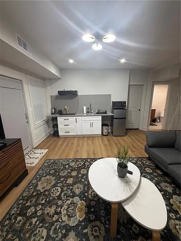 1 bed, 1.0 bath, 1000 sqft, $1,500 — Photo 2