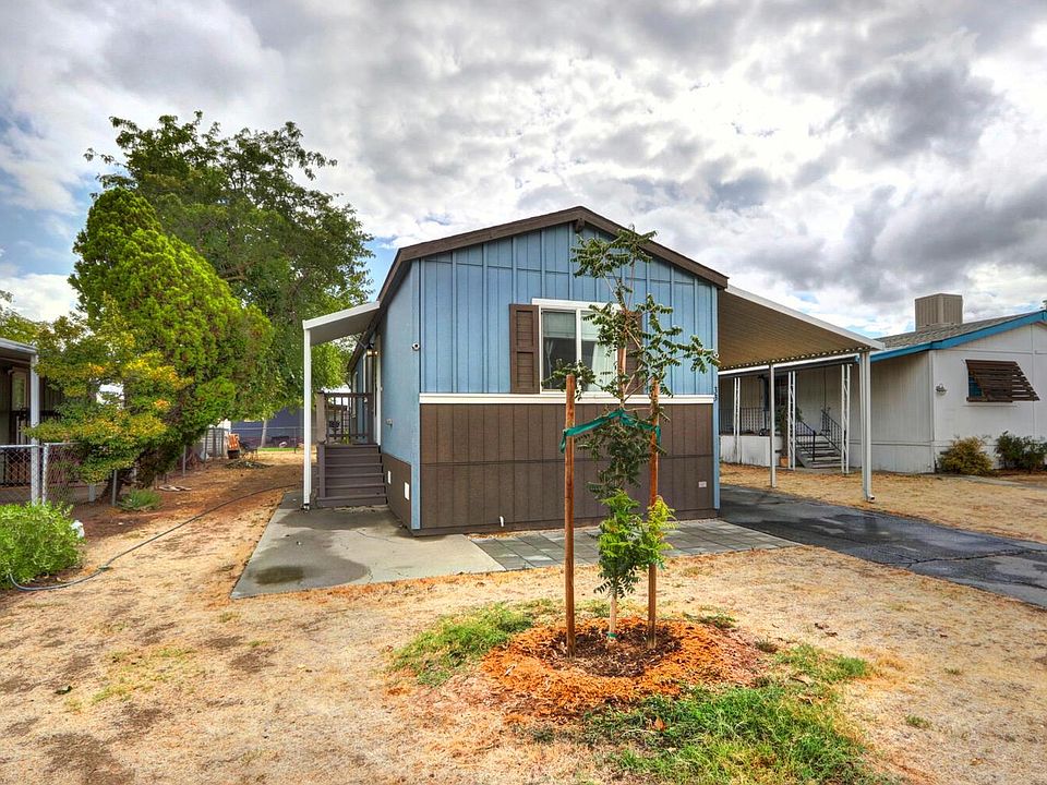 1st image of 33 Village Green Dr